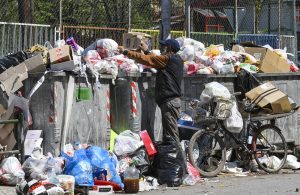 Кафеаните го полнат комуналниот отпад, Град Скопје најавува посебни канти и нов тарифник