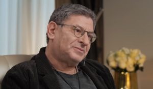 „Многумина мислат дека неуспех е да работиш како хигиеничар или на 40 години да живееш со мајка ти“: Зборовите на рускиот психолог Михаил Лабковски отвораат очи