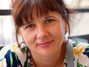 Драгана ја оставил сопругот со три ќерки и свекрва – „Сама цепев дрва за да ги испратам на екскурзија, а потоа видов што прави нивниот татко