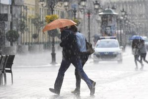 Силен дожд во текот на ноќта се очекува во овие делови од земјата: Еве кога пристигнуваат ВРНЕЖИТЕ!
