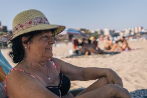 Баба Тања направи нешто што разнежни многумина: Од летувањето на внуката не ѝ донесе сувенир, туку спомен за цел живот