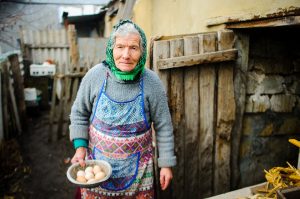 7 работи што нашите баби ги правеле против уроци: Една сè уште се користи во селата