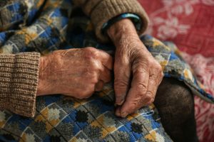 Која реченица никогаш не треба да му ја кажете на вашиот остарен родител? Зборови што отвораат рани кои никогаш не зараснуваат