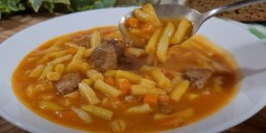 Домашна боранија со месо: Едноставен рецепт за вкусен ручек на лажица