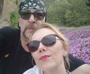 Се омажила за 10 години постар маж и не замислувала дека животот во 50-тите ќе ѝ изгледа вака: Сè се променило преку ноќ, но не се кае